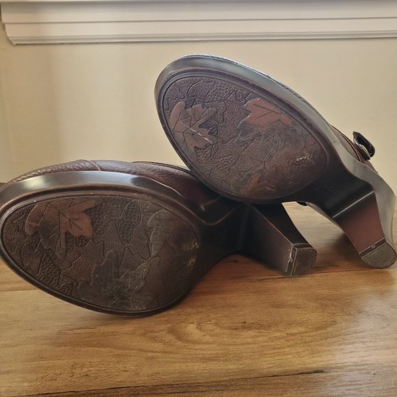 Brown Leather Mules with Gold details size 9 - Picture 6 of 6